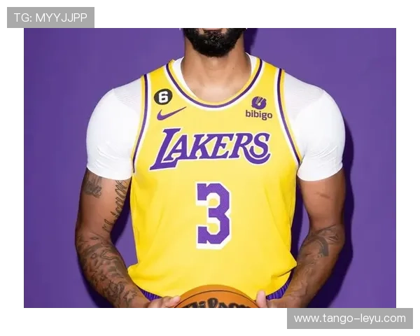 安东尼·戴维斯的冰箱里只放蛋白和冰块