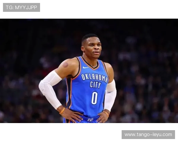 威斯布鲁克突破带动进攻节奏 提升关键时刻得分效率