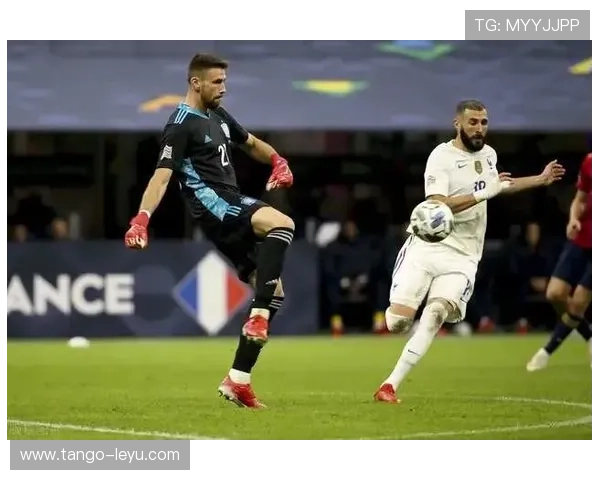 法布雷加斯与伊涅斯塔在体系驱动下传球分布出现分化