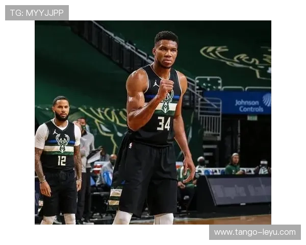 特里无球跑动制造空位，三分效率领跑替补席